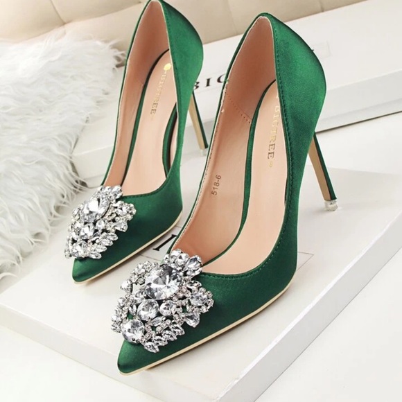 Green NWOT Rhinestone Stiletto Satin Heels holiday party - Picture 8 of 10